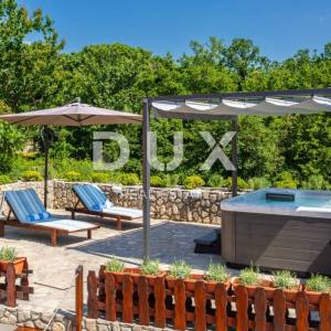 OTOK KRK, VRBNIK (okolica) - PRILIKA! Kuća s bazenom i jacuzzijem