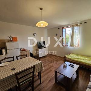 OTOK KRK, VRBNIK (okolica) - Samostojeća kuća na osami sa dva apartmana