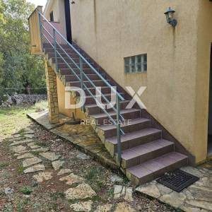 OTOK KRK, VRBNIK (okolica) - Samostojeća kuća na osami sa dva apartmana