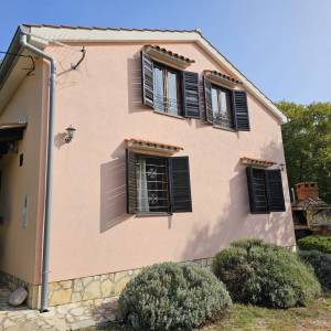 OTOK KRK, VRBNIK (okolica) - Samostojeća kuća na osami sa dva apartmana