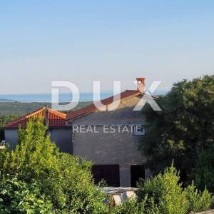 OTOK KRK, VRBNIK - Pola dvojne kuće za odmor s pogledom na more 