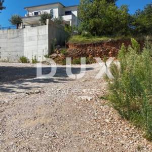 OTOK KRK, VRBNIK - Savršeno građevinsko zemljište - 200m od mora