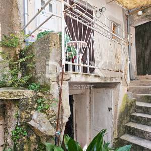 OTOK KRK, VRBNIK - Srce stare jezgre. Autentična kamena kuća, 2 ulaza, 80 m2