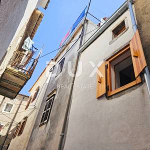 OTOK KRK, VRBNIK - Srce stare jezgre. Autentična kamena kuća, 2 ulaza, 80 m2