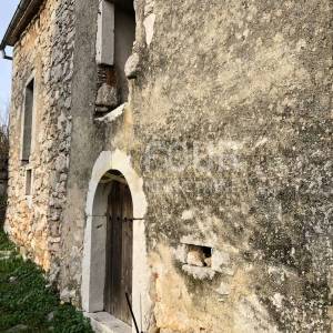 Otok Krk, Žgaljići, zemljište od 1.073m2 s kamenom starinom
