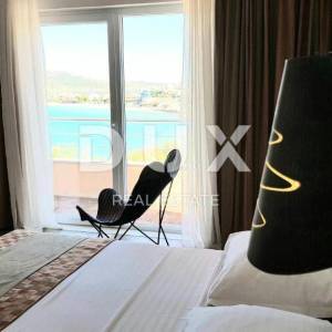 OTOK PAG, GRAD PAG - Apartmanska vila prvi red do mora