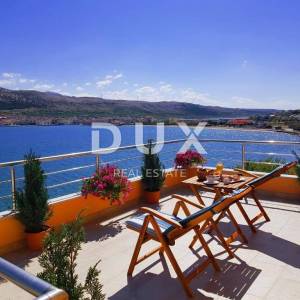 OTOK PAG, GRAD PAG - Apartmanska vila prvi red do mora