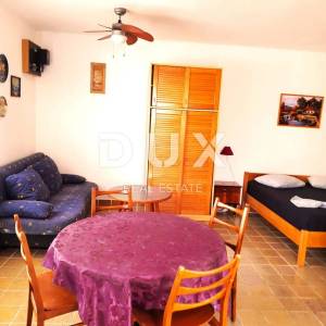 OTOK PAG, GRAD PAG- dvojna kuća 247 m2 za turizam