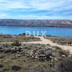 OTOK PAG, GRAD PAG građevinsko zemljište prvi red do mora.