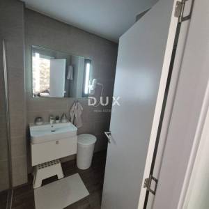 OTOK PAG, GRAD PAG - kompletno i luksuzno obnovljena kuća u nizu, 30m od mora.
