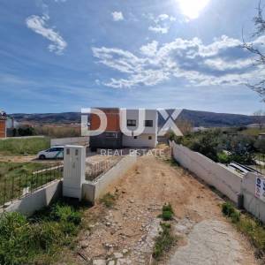 OTOK PAG, GRAD PAG - Villa sa bazenom u izgradnji