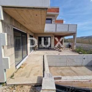 OTOK PAG, GRAD PAG - Villa sa bazenom u izgradnji