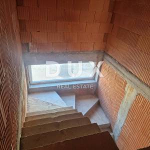 OTOK PAG, GRAD PAG - Villa sa bazenom u izgradnji