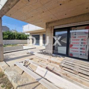 OTOK PAG, GRAD PAG - Villa sa bazenom u izgradnji