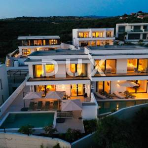 OTOK PAG, JAKIŠNICA - vrhunska moderna duplex vila s bazenom
