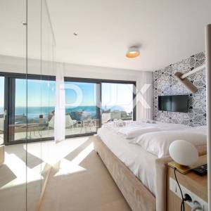 OTOK PAG, JAKIŠNICA - vrhunska moderna duplex vila s bazenom