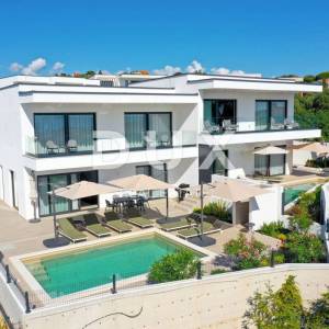 OTOK PAG, JAKIŠNICA vrhunska moderna duplex vila s bazenom
