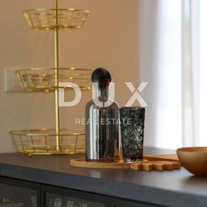 OTOK PAG, JAKIŠNICA vrhunska moderna duplex vila s bazenom