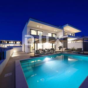OTOK PAG, JAKIŠNICA vrhunska moderna duplex vila s bazenom