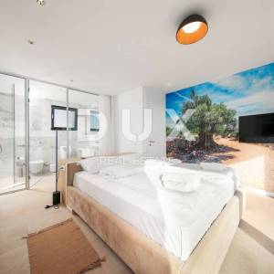 OTOK PAG, JAKIŠNICA vrhunska moderna duplex vila s bazenom