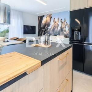 OTOK PAG, JAKIŠNICA - vrhunska duplex vila s bazenom
