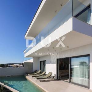 OTOK PAG, JAKIŠNICA - vrhunska duplex vila s bazenom