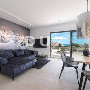 OTOK PAG, JAKIŠNICA - vrhunska duplex vila s bazenom