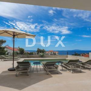 OTOK PAG, JAKIŠNICA - vrhunska duplex vila s bazenom
