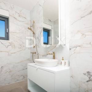 OTOK PAG, JAKIŠNICA - vrhunska duplex vila s bazenom