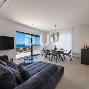OTOK PAG, JAKIŠNICA - vrhunska duplex vila s bazenom