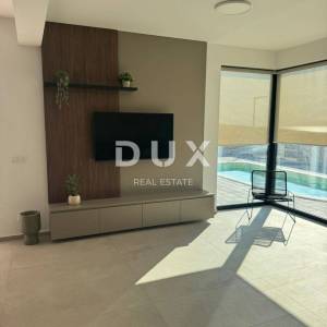 OTOK PAG, KOLAN - vila 200m2 s bazenom  + okoliš 400m2