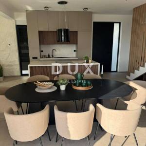 OTOK PAG, KOLAN - vila 200m2 s bazenom  + okoliš 400m2