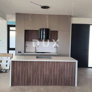 OTOK PAG, KOLAN - vila 200m2 s bazenom  + okoliš 400m2