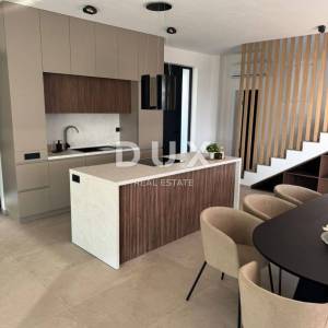 OTOK PAG, KOLAN - vila 200m2 s bazenom  + okoliš 400m2