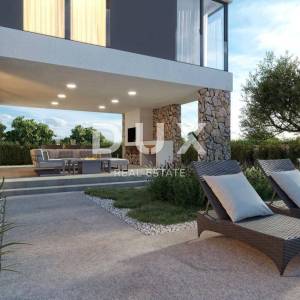 OTOK PAG, KOLAN - vila 200m2 s bazenom  + okoliš 400m2