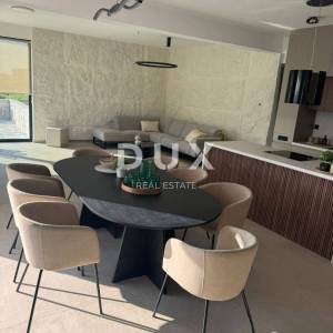 OTOK PAG, KOLAN - vila 200m2 s bazenom  + okoliš 400m2