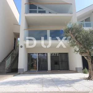 OTOK PAG, KOŠLJUN - Predivan trosobni apartman od 98 m2