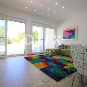 OTOK PAG, KOŠLJUN - Predivan trosobni apartman od 98 m2
