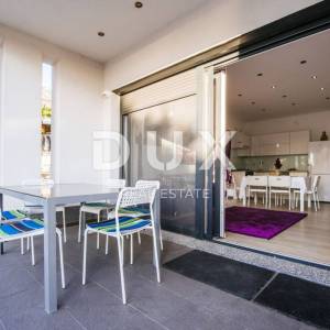 OTOK PAG, KOŠLJUN - Vila pored mora sa 4 apartmana