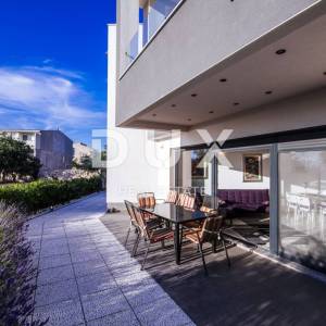 OTOK PAG, KOŠLJUN - Vila pored mora sa 4 apartmana