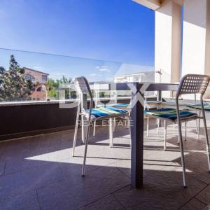 OTOK PAG, KOŠLJUN - Vila pored mora sa 4 apartmana