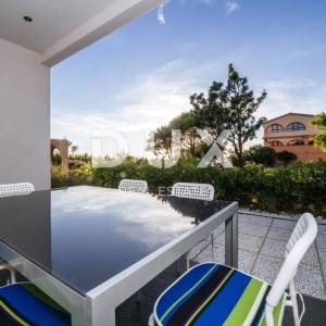 OTOK PAG, KOŠLJUN - Vila pored mora sa 4 apartmana