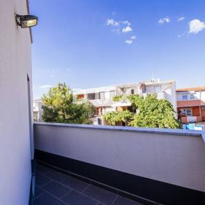 OTOK PAG, KOŠLJUN - Vila pored mora sa 4 apartmana