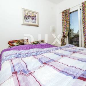 OTOK PAG, KOŠLJUN - Vila pored mora sa 4 apartmana