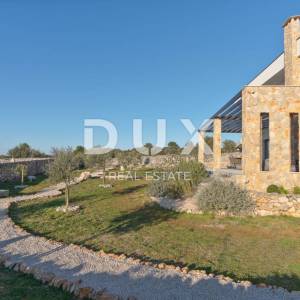 OTOK PAG, LUN - jedinstvena vila s bazenom na predivnoj lokaciji