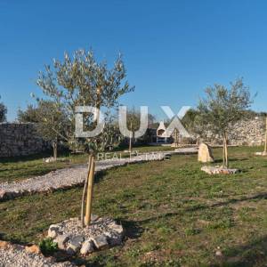 OTOK PAG, LUN - jedinstvena vila s bazenom na predivnoj lokaciji