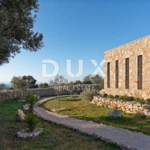 OTOK PAG, LUN - jedinstvena vila s bazenom na predivnoj lokaciji
