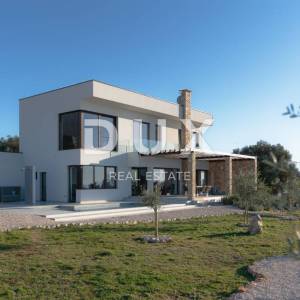 OTOK PAG, LUN - jedinstvena vila s bazenom na predivnoj lokaciji