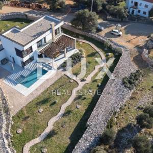 OTOK PAG, LUN - jedinstvena vila s bazenom na predivnoj lokaciji