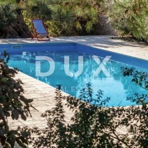 OTOK PAG, LUN - predivna autohtona vila s bazenom i pogledom na more